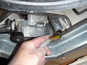 ドレンホース内部のつまりをバキュウム及び高圧洗浄